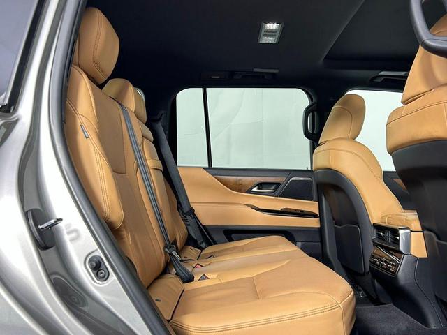 Photo of 2022 Atomic Silver Lexus LX 600