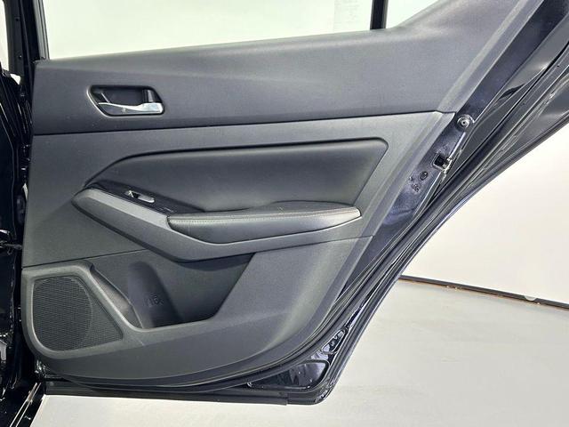 Photo of 2022 Super Black Nissan Altima