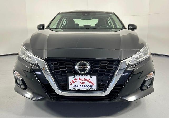 Photo of 2022 Super Black Nissan Altima