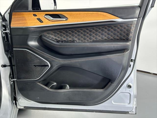 Photo of 2021 Silver Zynith Jeep Grand Cherokee L