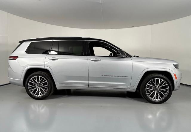 Photo of 2021 Silver Zynith Jeep Grand Cherokee L