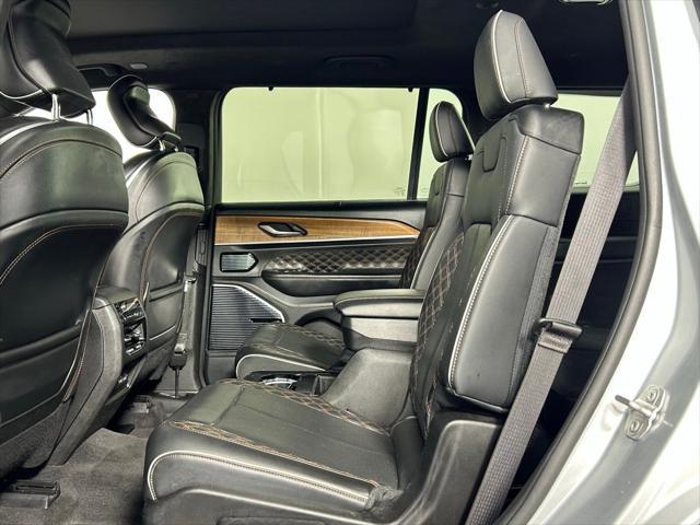 Photo of 2021 Silver Zynith Jeep Grand Cherokee L