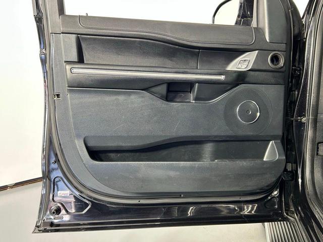 Photo of 2021 Agate Black Metallic Ford Expedition