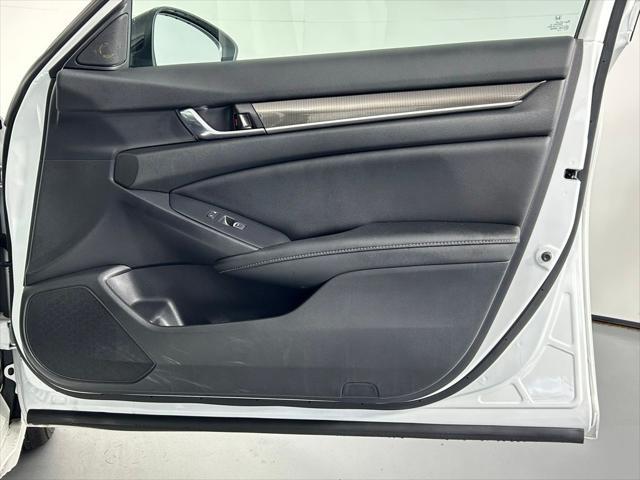 Photo of 2022 Platinum White Pearl Honda Accord