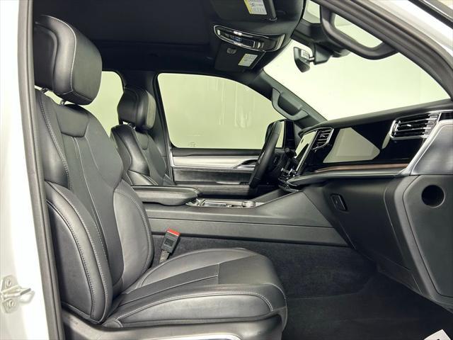 Photo of 2024 Bright White Clearcoat Jeep Wagoneer