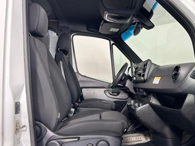 Photo of 2023 White Mercedes-Benz Sprinter 2500