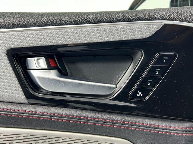 Photo of 2023 Lunar Silver Metallic Acura MDX