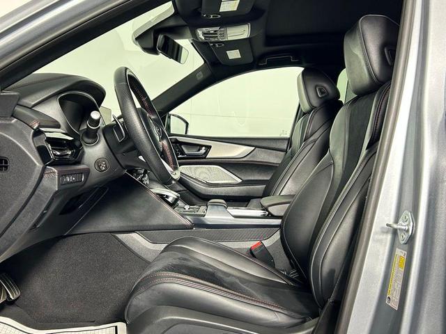Photo of 2023 Lunar Silver Metallic Acura MDX