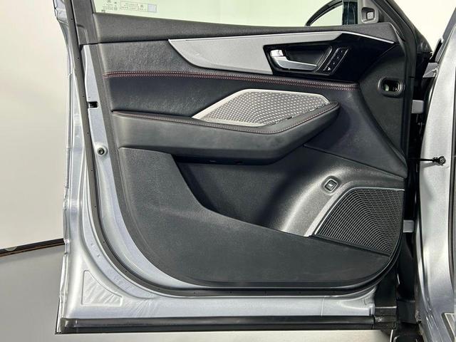 Photo of 2023 Lunar Silver Metallic Acura MDX