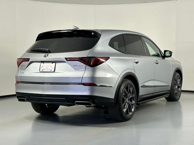 Photo of 2023 Lunar Silver Metallic Acura MDX