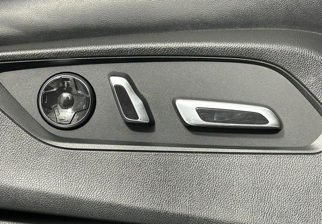 Photo of 2023 Lunar Silver Metallic Acura MDX