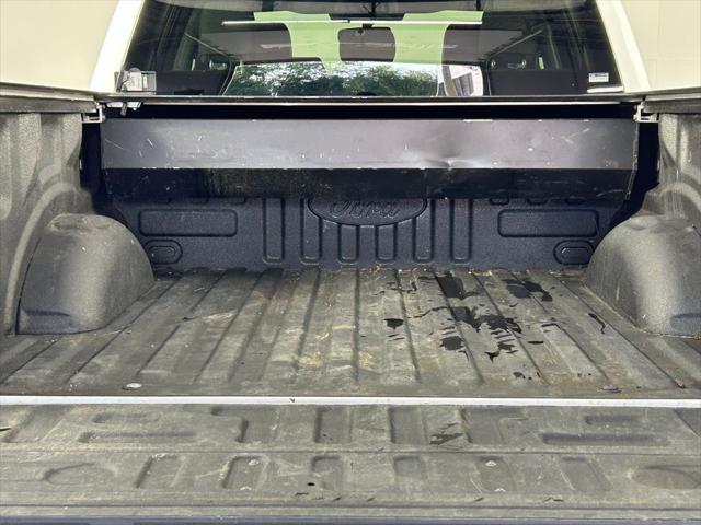 Photo of 2022 Oxford White Ford F-150 Lightning