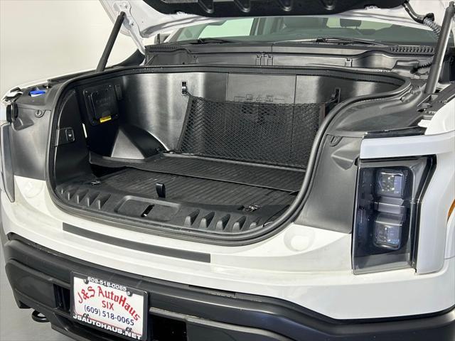 Photo of 2022 Oxford White Ford F-150 Lightning