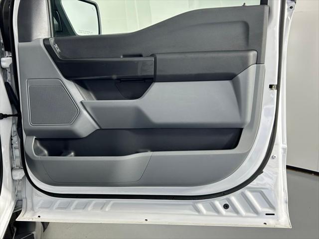 Photo of 2022 Oxford White Ford F-150 Lightning