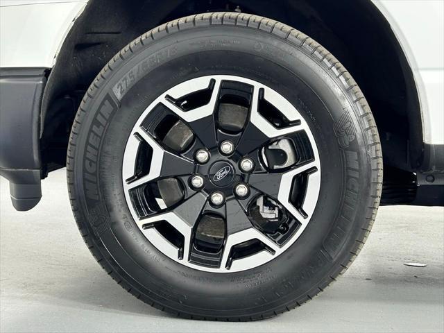 Photo of 2022 Oxford White Ford F-150 Lightning