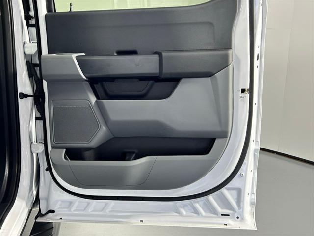 Photo of 2022 Oxford White Ford F-150 Lightning