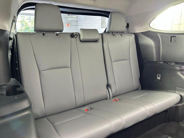 Photo of 2022 White Toyota Highlander