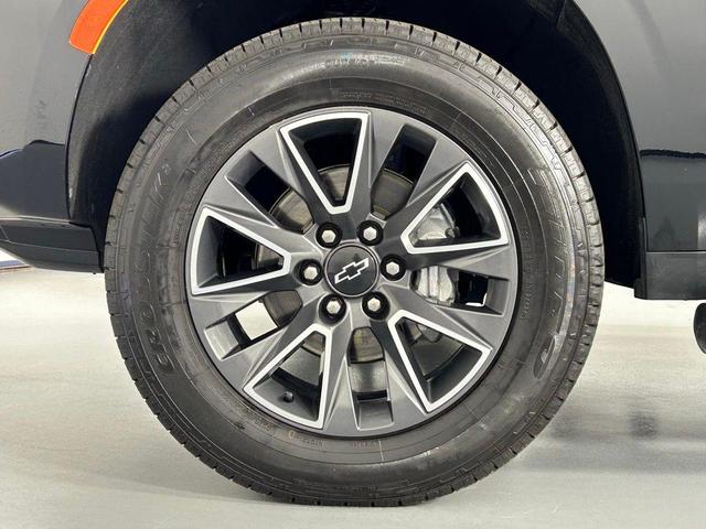 Photo of 2023 Black Chevrolet Suburban