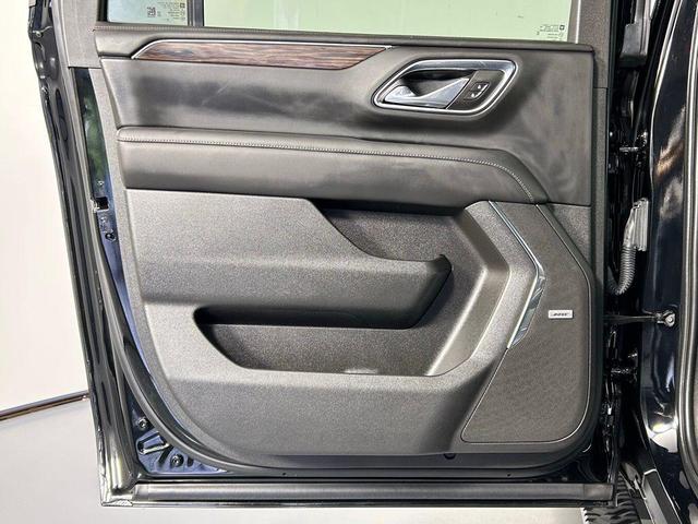 Photo of 2023 Black Chevrolet Suburban
