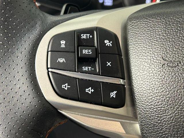 Photo of 2023 Carbonized Gray Metallic Ford Explorer