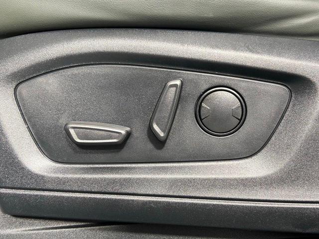 Photo of 2023 Carbonized Gray Metallic Ford Explorer