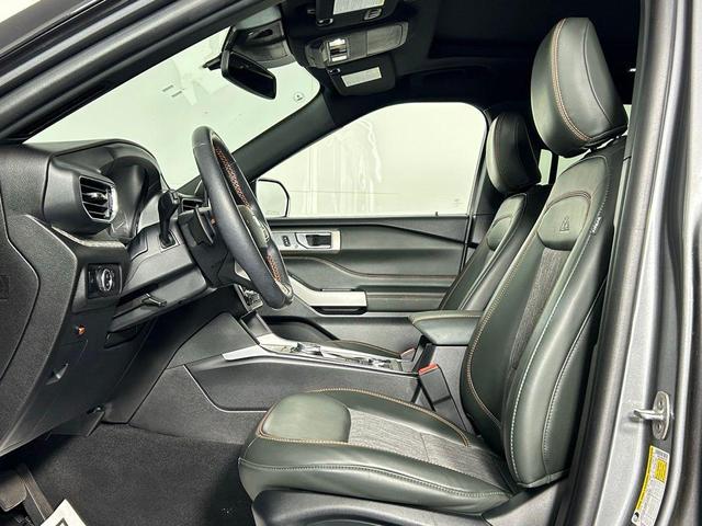 Photo of 2023 Carbonized Gray Metallic Ford Explorer