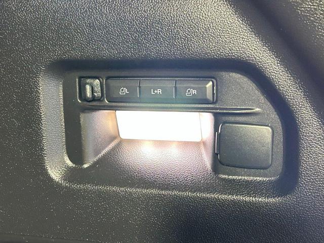 Photo of 2023 Carbonized Gray Metallic Ford Explorer