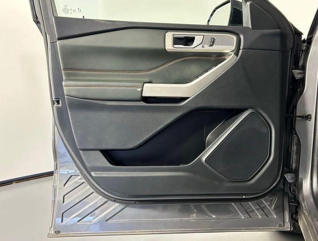 Photo of 2023 Carbonized Gray Metallic Ford Explorer