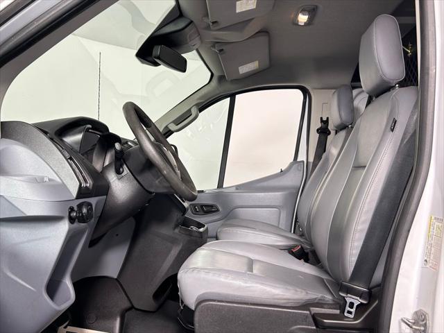 Photo of 2017 Oxford White Ford Transit-150