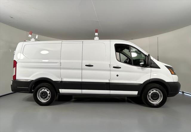 Photo of 2017 Oxford White Ford Transit-150