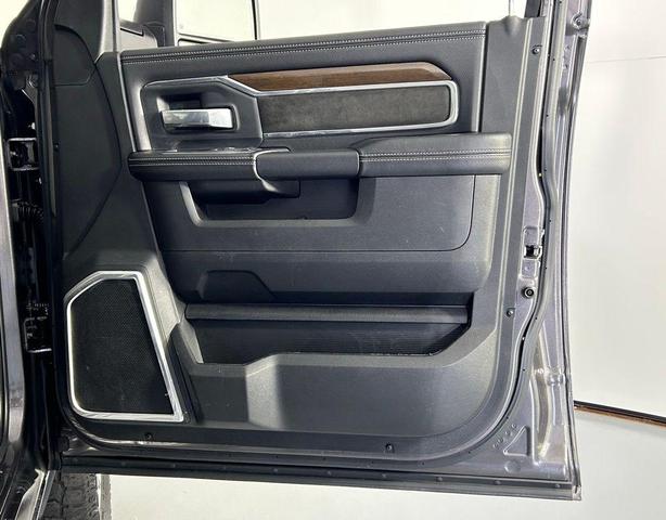 Photo of 2024 Granite Crystal Metallic Clearcoat RAM 2500