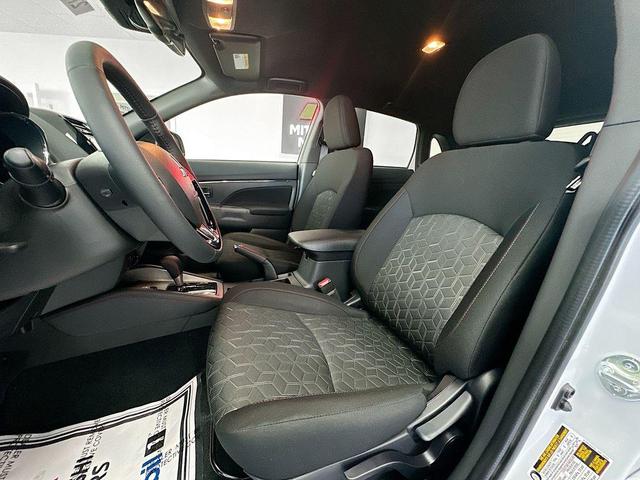 Photo of 2024 White Diamond Mitsubishi Outlander Sport