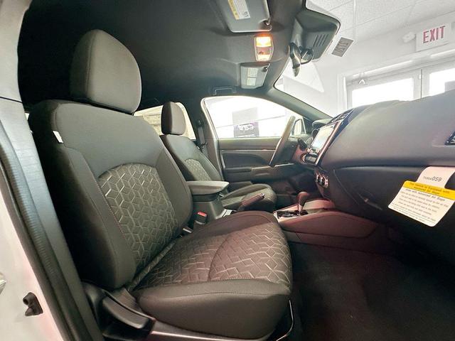 Photo of 2024 White Diamond Mitsubishi Outlander Sport