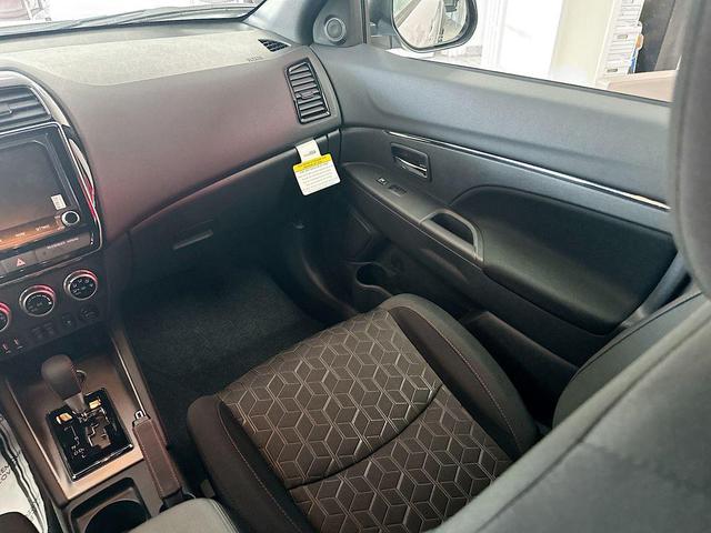 Photo of 2024 White Diamond Mitsubishi Outlander Sport