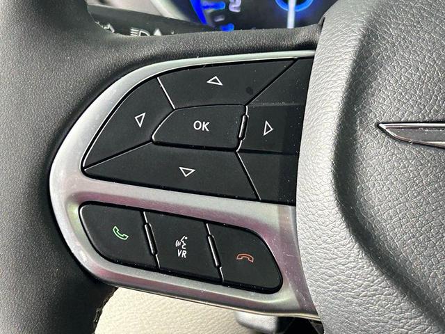 Photo of 2024 Diamond Black Crystal Pearlcoat Chrysler Pacifica