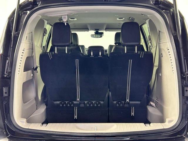 Photo of 2024 Diamond Black Crystal Pearlcoat Chrysler Pacifica