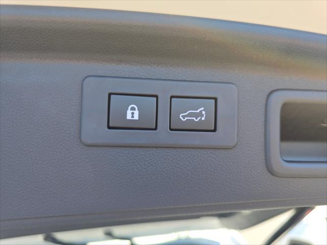 Photo of 2025 Crystal White Subaru Forester