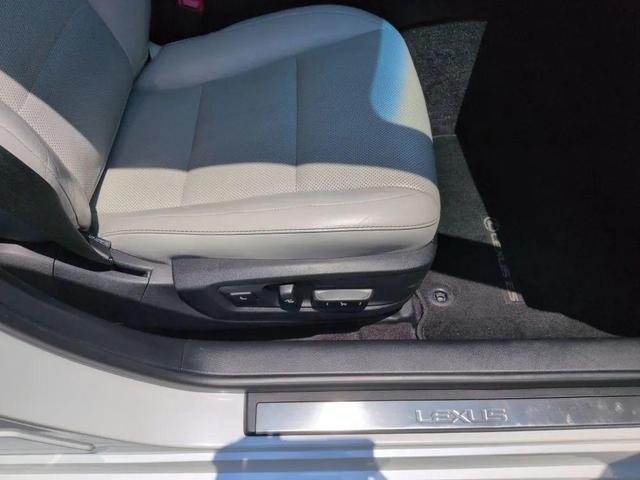Photo of 2015 Starfire Pearl Lexus ES 300h
