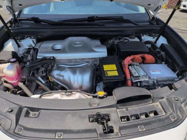Photo of 2015 Starfire Pearl Lexus ES 300h