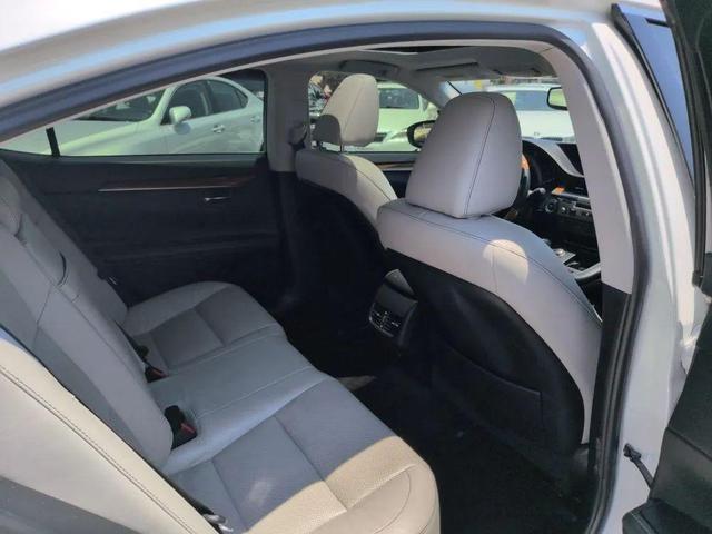 Photo of 2015 Starfire Pearl Lexus ES 300h