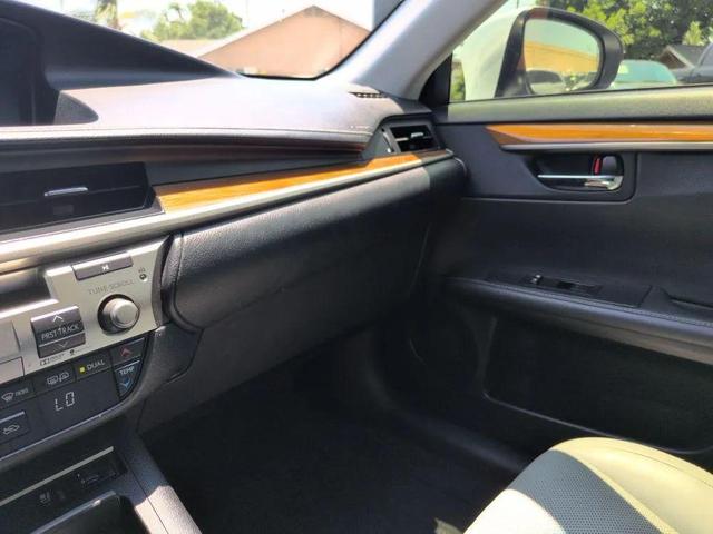 Photo of 2015 Starfire Pearl Lexus ES 300h