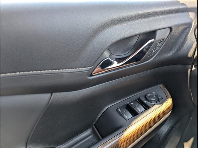 Photo of 2023 Summit White GMC Acadia