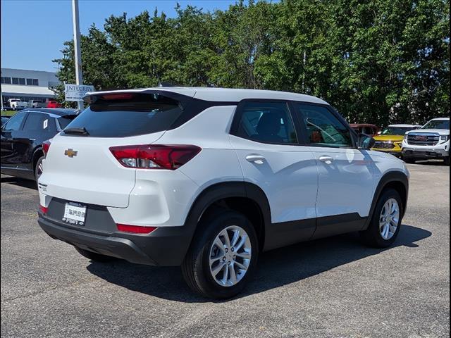 Photo of 2026 Summit White Chevrolet Trailblazer