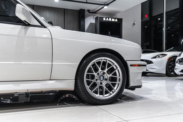 Photo of 1990 White BMW M3
