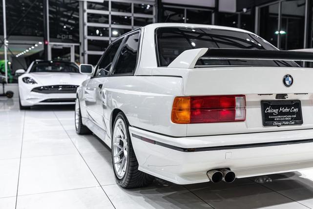 Photo of 1990 White BMW M3