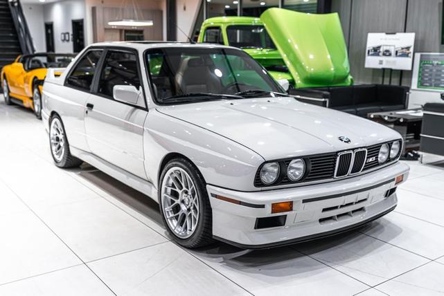 Photo of 1990 White BMW M3