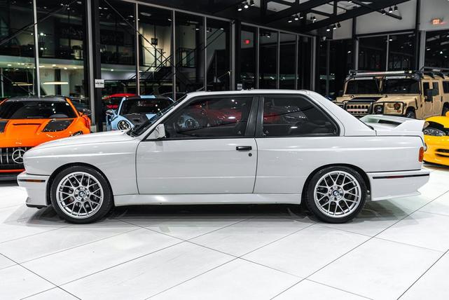 Photo of 1990 White BMW M3