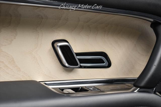 Photo of 2023 Santorini Black Metallic Land Rover Range Rover