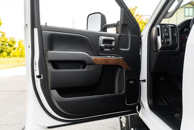 Photo of 2015 Summit White Chevrolet Silverado 3500