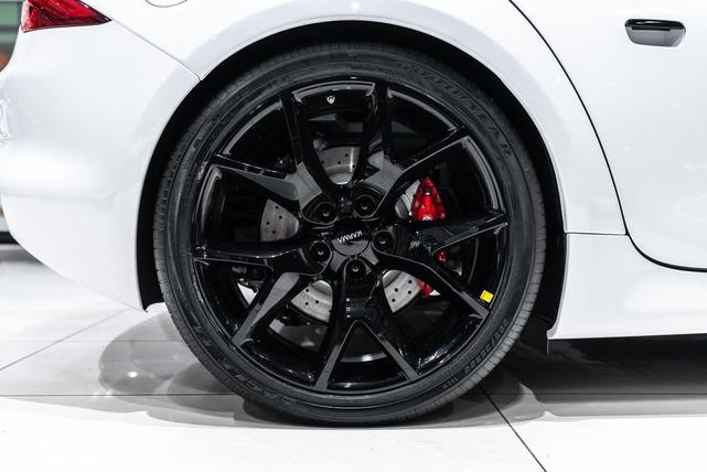 Photo of 2025 Surf White Karma Revero